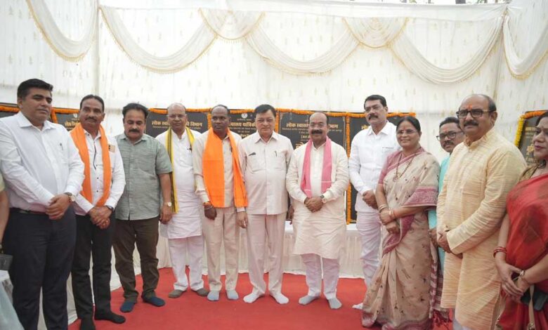 कार्यालयों के चक्कर नहीं, अब गांव में ही समस्याओं का निराकरण -उपमुख्यमंत्री अरुण साव कार्यालयों-के-चक्कर-नहीं,-अब-गांव-में-ही-समस्याओं-का-निराकरण-उपमुख्यमंत्री-अरुण-साव