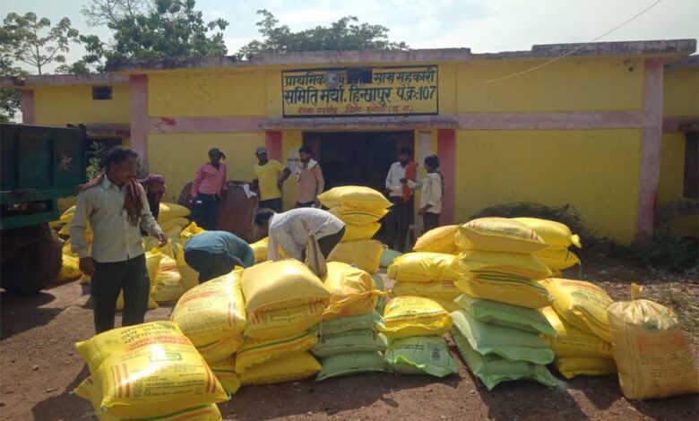 25 हजार मीट्रिक टन से अधिक रासायनिक उर्वरक उपलब्ध, प्रशासन की कड़ी निगरानी में वितरण व्यवस्था 25-हजार-मीट्रिक-टन-से-अधिक-रासायनिक-उर्वरक-उपलब्ध,-प्रशासन-की-कड़ी-निगरानी-में-वितरण-व्यवस्था