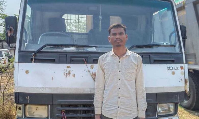 अवैध रेत और ईंट परिवहन मामले में एक माजदा व 3 ट्रैक्टर जब्त अवैध-रेत-और-ईंट-परिवहन-मामले-में-एक-माजदा-व-3-ट्रैक्टर-जब्त