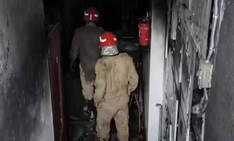 मालवीय नगर होटल में भीषण आग, 20 से ज्यादा की मौत, कई विदेशी भी शामिल मालवीय-नगर-होटल-में-भीषण-आग,-20-से-ज्यादा-की-मौत,-कई-विदेशी-भी-शामिल