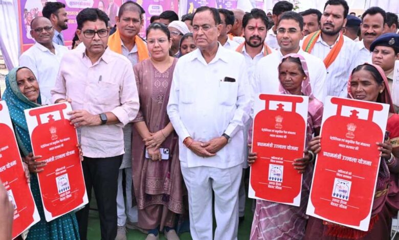 विकास कार्यों में नही होगी कोई कमी -राजस्व मंत्री टंक राम वर्मा विकास-कार्यों-में-नही-होगी-कोई-कमी-राजस्व-मंत्री-टंक-राम-वर्मा