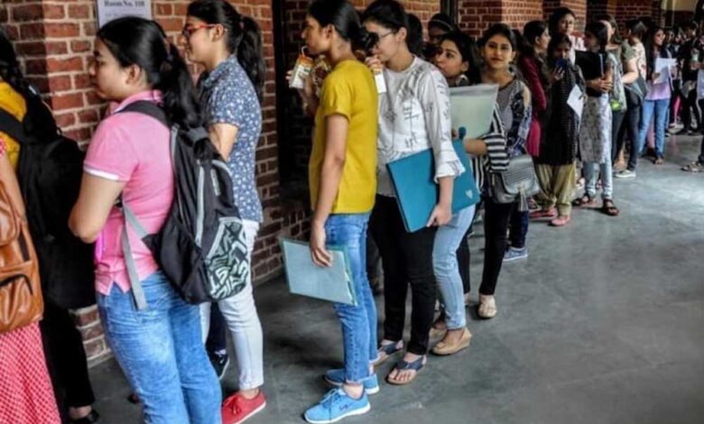 उच्च शिक्षा में बड़े बदलाव की तैयारी, इंटरनल असेसमेंट 30 से बढ़कर 40 अंक होगा उच्च-शिक्षा-में-बड़े-बदलाव-की-तैयारी,-इंटरनल-असेसमेंट-30-से-बढ़कर-40-अंक-होगा