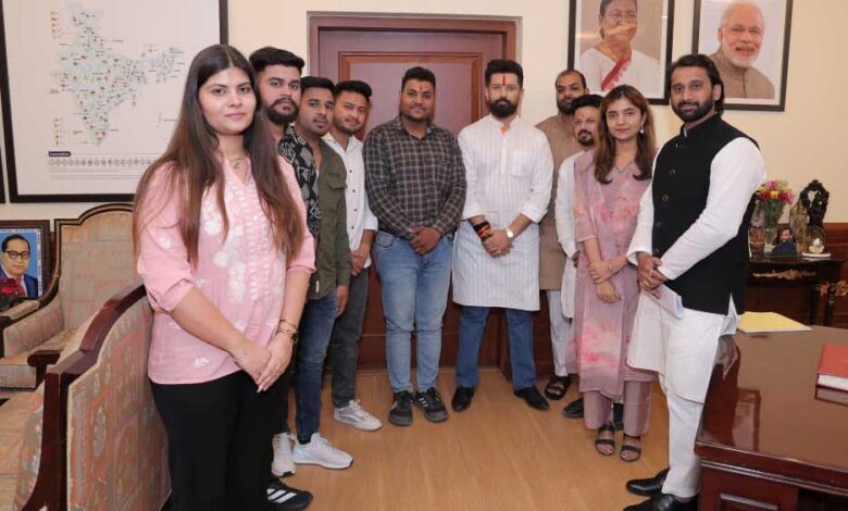 दिल्ली में केंद्रीय मंत्री चिराग पासवान से मिली मध्य प्रदेश लोजपा की टीम; प्रदेश में संगठन विस्तार और जमीनी मजबूती पर हुई सार्थक चर्चा दिल्ली-में-केंद्रीय-मंत्री-चिराग-पासवान-से-मिली-मध्य-प्रदेश-लोजपा-की-टीम;-प्रदेश-में-संगठन-विस्तार-और-जमीनी-मजबूती-पर-हुई-सार्थक-चर्चा