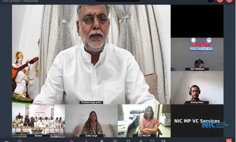 गोंड चित्रकला को ई-कॉमर्स प्लेटफॉर्म से मिलेगा वैश्विक मंच : मंत्री पटेल गोंड-चित्रकला-को-ई-कॉमर्स-प्लेटफॉर्म-से-मिलेगा-वैश्विक-मंच-:-मंत्री-पटेल