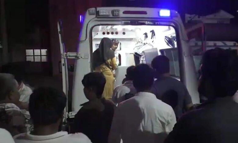 मोरबी में दर्दनाक सड़क हादसा, चराडवा गांव के पास 5 लोगों की मौत, बाइक सवार घायल मोरबी-में-दर्दनाक-सड़क-हादसा,-चराडवा-गांव-के-पास-5-लोगों-की-मौत,-बाइक-सवार-घायल