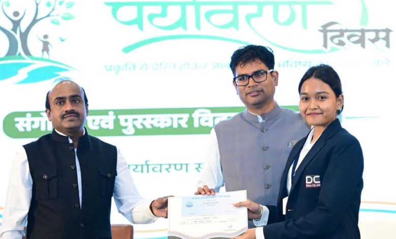 विश्व पर्यावरण दिवस पर आयोजित चित्रकला प्रतियोगिता के विजेताओं को मंत्री ओ.पी. चौधरी ने किया सम्मानित विश्व-पर्यावरण-दिवस-पर-आयोजित-चित्रकला-प्रतियोगिता-के-विजेताओं-को-मंत्री-ओपी.-चौधरी-ने-किया-सम्मानित