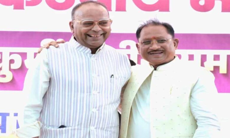 छत्तीसगढ़ में चर्चा का विषय बनी ‘समधी भेंट’, अजय चंद्राकर की पोस्ट पर CM साय का जवाब वायरल छत्तीसगढ़-में-चर्चा-का-विषय-बनी-‘समधी-भेंट’,-अजय-चंद्राकर-की-पोस्ट-पर-cm-साय-का-जवाब-वायरल
