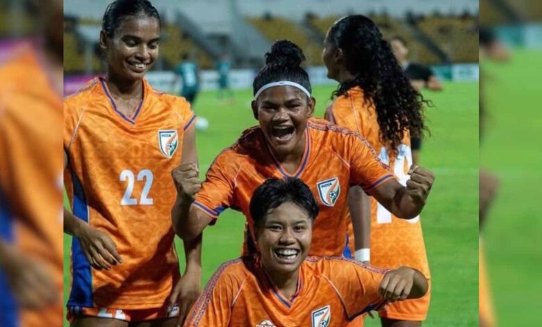 भारत की महिला फुटबॉल टीम बनी SAFF चैंपियन, बांग्लादेश को हराकर 7 साल का इंतजार खत्म भारत-की-महिला-फुटबॉल-टीम-बनी-saff-चैंपियन,-बांग्लादेश-को-हराकर-7-साल-का-इंतजार-खत्म