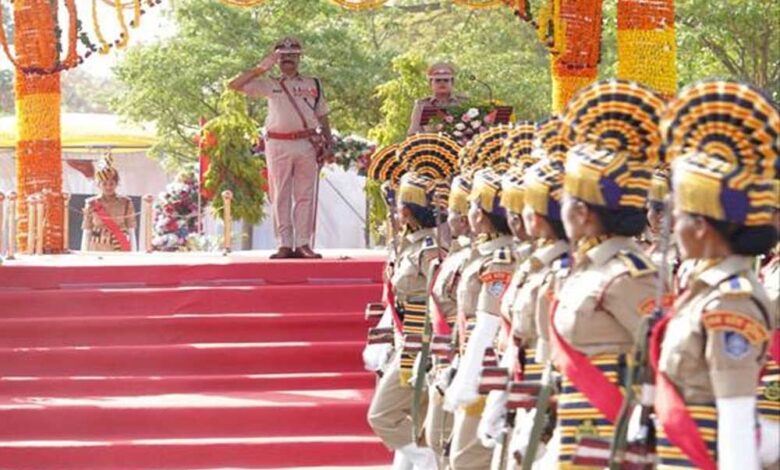 देशभक्ति के जज्बे, अनुशासन और आत्मविश्वास से सराबोर दीक्षांत परेड ने किया रोमांचित देशभक्ति-के-जज्बे,-अनुशासन-और-आत्मविश्वास-से-सराबोर-दीक्षांत-परेड-ने-किया-रोमांचित