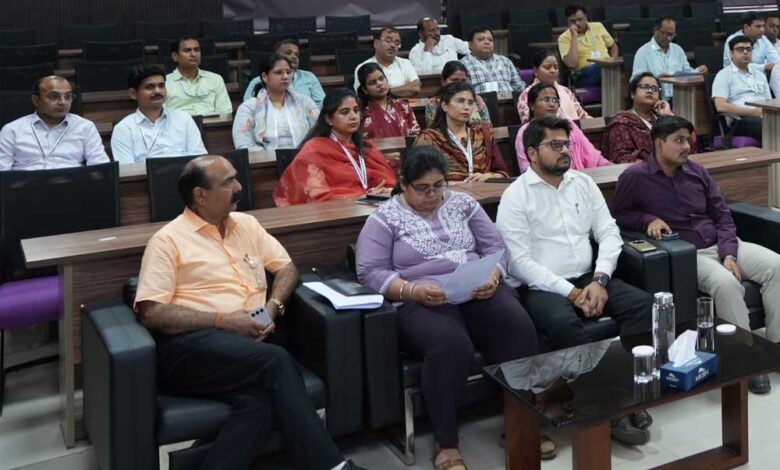 शिक्षु अधिकारियों ने यूपीएसआईएफएस जाकर समझीं बारीकियां शिक्षु-अधिकारियों-ने-यूपीएसआईएफएस-जाकर-समझीं-बारीकियां