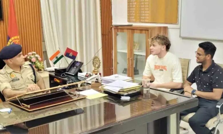 ऑस्ट्रेलियाई इन्फ्लुएंसर हुआ ‘सीएम योगी की पुलिस’ का मुरीद ऑस्ट्रेलियाई-इन्फ्लुएंसर-हुआ-‘सीएम-योगी-की-पुलिस’-का-मुरीद
