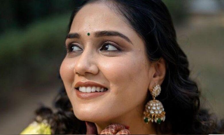त्विषा मौत मामला: जेल में ‘द प्रेग्नेंट किंग’ पढ़ती मिलीं गिरिबाला सिंह, महिला आयोग ने की मुलाकात त्विषा-मौत-मामला:-जेल-में-‘द-प्रेग्नेंट-किंग’-पढ़ती-मिलीं-गिरिबाला-सिंह,-महिला-आयोग-ने-की-मुलाकात