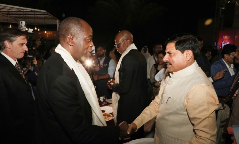 CM डॉ. मोहन यादव ने ब्रिक्स देशों के कृषि मंत्रियों से की मुलाकात, इंदौर में दिया भव्य रात्रि भोज cm-डॉ.-मोहन-यादव-ने-ब्रिक्स-देशों-के-कृषि-मंत्रियों-से-की-मुलाकात,-इंदौर-में-दिया-भव्य-रात्रि-भोज