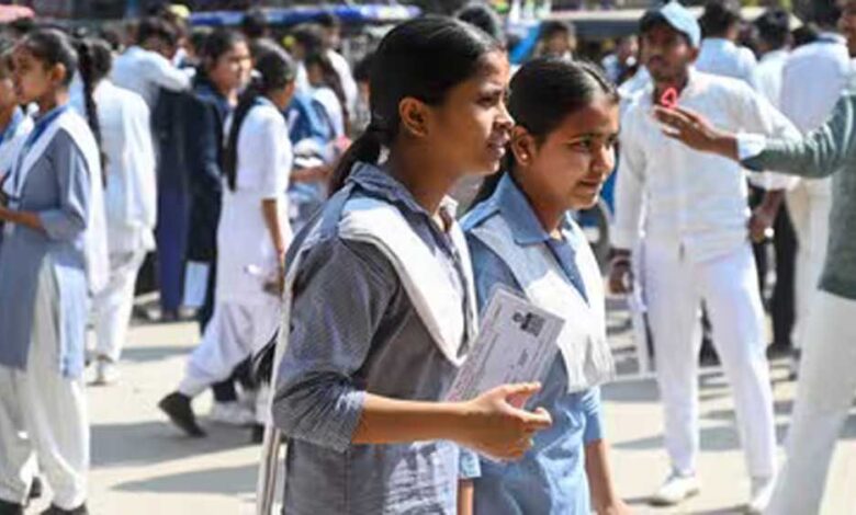 हायर सेकंडरी द्वितीय परीक्षा में बेटियों ने मारी बाजी हायर-सेकंडरी-द्वितीय-परीक्षा-में-बेटियों-ने-मारी-बाजी