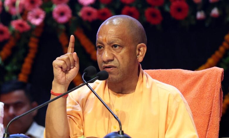 मुख्यमंत्री ने विभिन्न योजनाओं के लाभार्थियों को दिया स्वीकृति पत्र, चेक व चाबी मुख्यमंत्री-ने-विभिन्न-योजनाओं-के-लाभार्थियों-को-दिया-स्वीकृति-पत्र,-चेक-व-चाबी