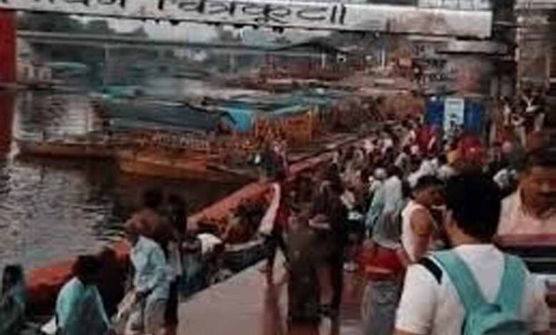 चित्रकूट सोमवती अमावस्या पर 10 लाख श्रद्धालुओं की भीड़, प्रशासन अलर्ट चित्रकूट-सोमवती-अमावस्या-पर-10-लाख-श्रद्धालुओं-की-भीड़,-प्रशासन-अलर्ट