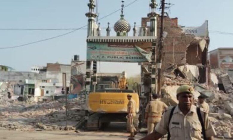 वाराणसी दालमंडी मामले में बड़ी राहत, इलाहाबाद हाईकोर्ट ने बुलडोजर कार्रवाई पर लगाई रोक वाराणसी-दालमंडी-मामले-में-बड़ी-राहत,-इलाहाबाद-हाईकोर्ट-ने-बुलडोजर-कार्रवाई-पर-लगाई-रोक
