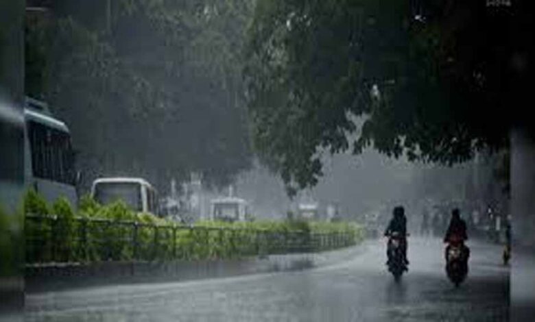 यूपी में देर रात बारिश से बदला मौसम, गर्मी से राहत लेकिन उमस ने बढ़ाई परेशानी यूपी-में-देर-रात-बारिश-से-बदला-मौसम,-गर्मी-से-राहत-लेकिन-उमस-ने-बढ़ाई-परेशानी