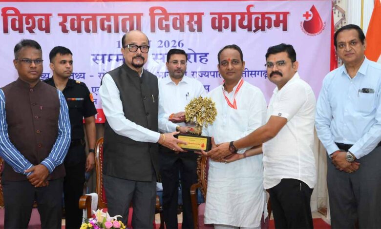 रक्तदान सबसे बड़ा दान, इससे बड़ी कोई सेवा नहीं – राज्यपाल डेका रक्तदान-सबसे-बड़ा-दान,-इससे-बड़ी-कोई-सेवा-नहीं-–-राज्यपाल-डेका