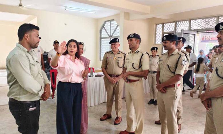 सामुदायिक सुरक्षा शिविरों में पुलिस अब सुरक्षा के साथ स्वास्थ्य, शिक्षा, रोजगार एवं कौशल विकास की भी बना रही है मजबूत आधारशिला सामुदायिक-सुरक्षा-शिविरों-में-पुलिस-अब-सुरक्षा-के-साथ-स्वास्थ्य,-शिक्षा,-रोजगार-एवं-कौशल-विकास-की-भी-बना-रही-है-मजबूत-आधारशिला