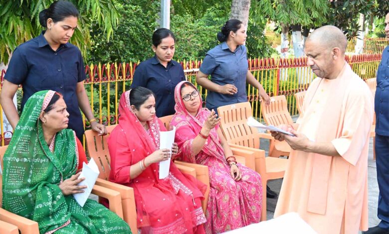 जरूरतमंदों के साथ खड़ी है सरकार, हर उचित समस्या का कराएगी निदानः मुख्यमंत्री जरूरतमंदों-के-साथ-खड़ी-है-सरकार,-हर-उचित-समस्या-का-कराएगी-निदानः-मुख्यमंत्री