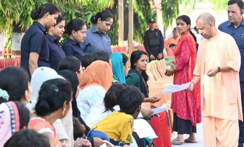 आर्थिक सहायता हो या आवास, सरकार हर जरूरत पर खड़ी है साथः मुख्यमंत्री आर्थिक-सहायता-हो-या-आवास,-सरकार-हर-जरूरत-पर-खड़ी-है-साथः-मुख्यमंत्री