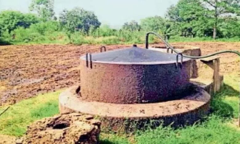 गोबर गैस संयंत्रों के पुनर्जीवन से ग्रामीण ऊर्जा आत्मनिर्भरता को नई गति गोबर-गैस-संयंत्रों-के-पुनर्जीवन-से-ग्रामीण-ऊर्जा-आत्मनिर्भरता-को-नई-गति
