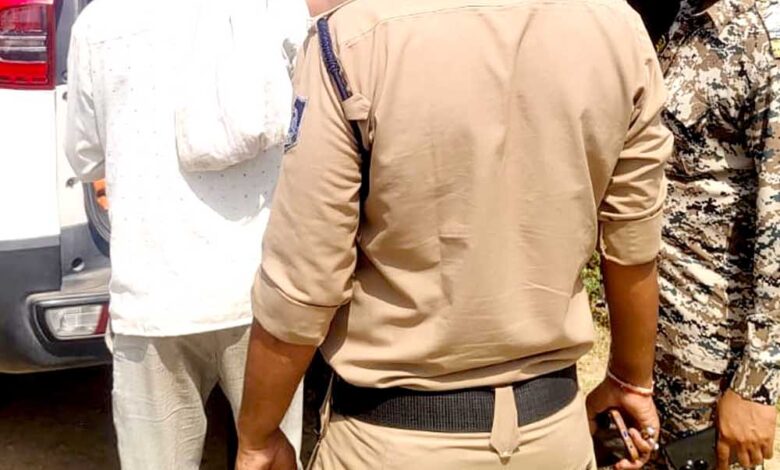 मुरैना के डायल-112 हीरोज कुएँ में गिरकर घायल हुए 45 वर्षीय व्यक्ति को पहुँचाया अस्पताल मुरैना-के-डायल-112-हीरोज-कुएँ-में-गिरकर-घायल-हुए-45-वर्षीय-व्यक्ति-को-पहुँचाया-अस्पताल