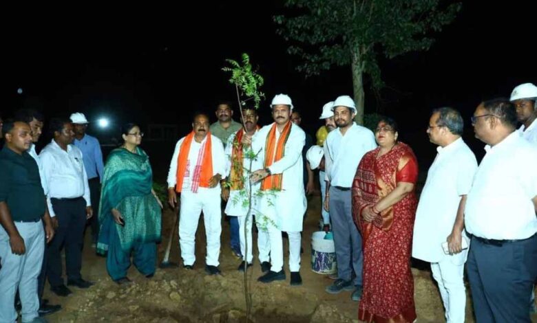 निर्माणाधीन मेडिकल कॉलेज पहुंचे स्वास्थ्य मंत्री जायसवाल, गुणवत्ता और तय समय में काम पूरा करने के दिए निर्देश निर्माणाधीन-मेडिकल-कॉलेज-पहुंचे-स्वास्थ्य-मंत्री-जायसवाल,-गुणवत्ता-और-तय-समय-में-काम-पूरा-करने-के-दिए-निर्देश