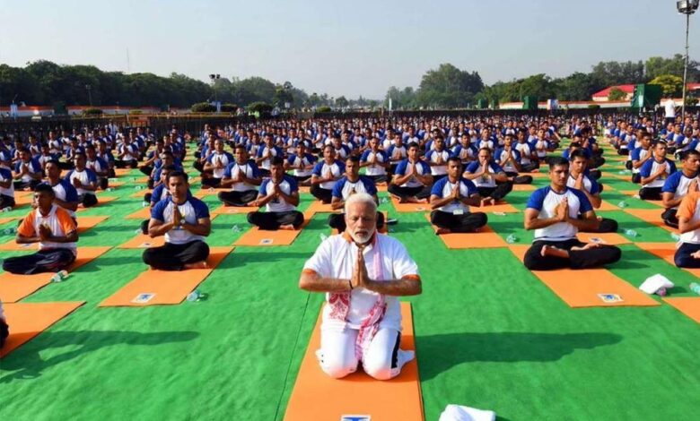Yoga Day से पहले कोलकाता का रेड रोड 7 दिन बंद, शुभेंदु सरकार के फैसले को HC में चुनौती yoga-day-से-पहले-कोलकाता-का-रेड-रोड-7-दिन-बंद,-शुभेंदु-सरकार-के-फैसले-को-hc-में-चुनौती