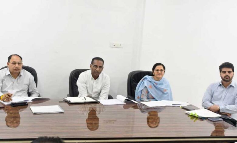 लोक निर्माण विभाग के सचिव ने कार्यों की धीमी गति पर जताई नाराजगी लोक-निर्माण-विभाग-के-सचिव-ने-कार्यों-की-धीमी-गति-पर-जताई-नाराजगी