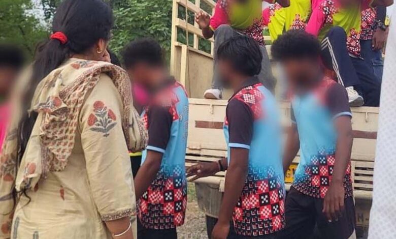 राज्य बाल अधिकार संरक्षण आयोग की कार्रवाई, पिकअप वाहन चालक पर जांच के आदेश राज्य-बाल-अधिकार-संरक्षण-आयोग-की-कार्रवाई,-पिकअप-वाहन-चालक-पर-जांच-के-आदेश