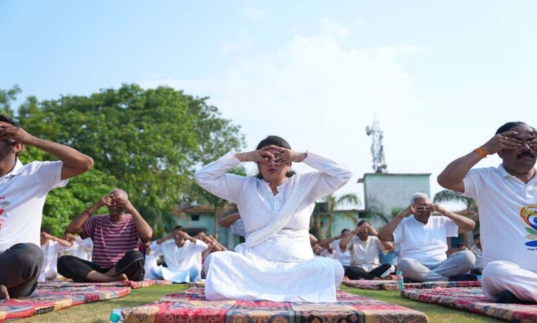 छत्तीसगढ़ में योग दिवस समारोह, योग को जीवन का हिस्सा बनाने का दिया आह्वान छत्तीसगढ़-में-योग-दिवस-समारोह,-योग-को-जीवन-का-हिस्सा-बनाने-का-दिया-आह्वान