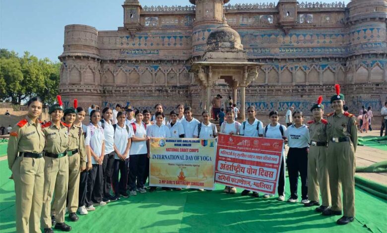 प्रदेश के प्रमुख पर्यटन स्थलों से गूंजा योग का वैश्विक संदेश, योग अपनाने का लिया गया सामूहिक संकल्प प्रदेश-के-प्रमुख-पर्यटन-स्थलों-से-गूंजा-योग-का-वैश्विक-संदेश,-योग-अपनाने-का-लिया-गया-सामूहिक-संकल्प