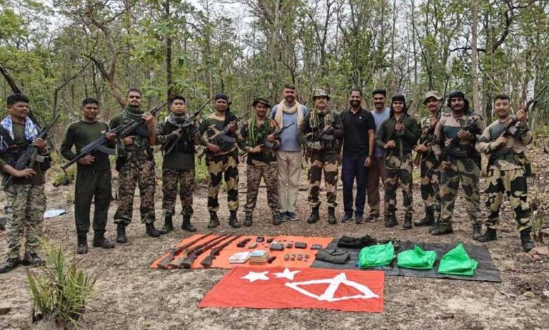 कांकेर-के-जंगल-में-नक्सलियों-का-विस्फोटक-डंप-बरामद,-4-बंदूकें-और-2-वायरलेस-सेट-मिले